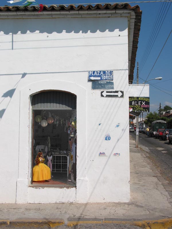 comala_tienda_muneca_4325