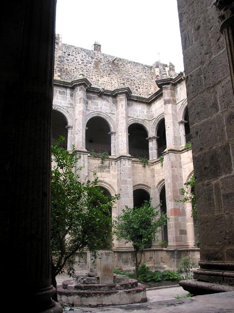 monastery-courtyard-090