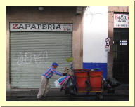 morelia04-calle-limpiando_2931.jpg