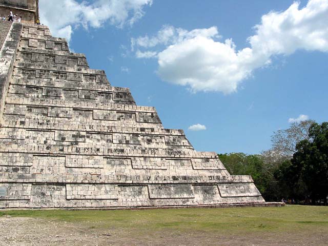 chchen-itza-pyramid-0406