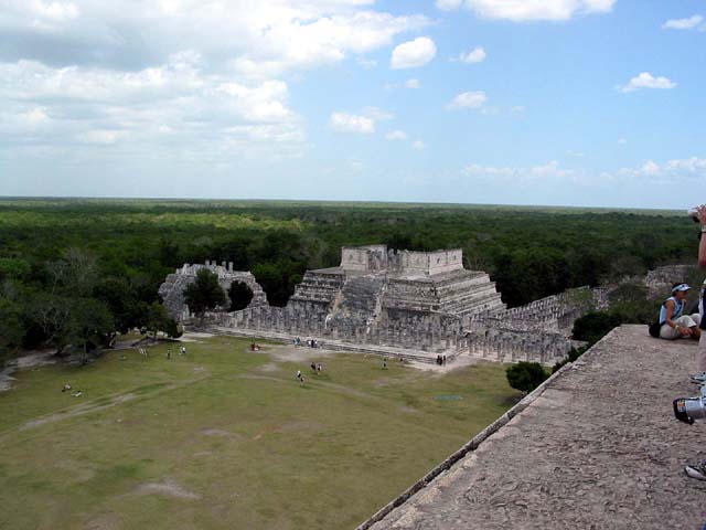 chchen-itza-pyramid-topview-0393