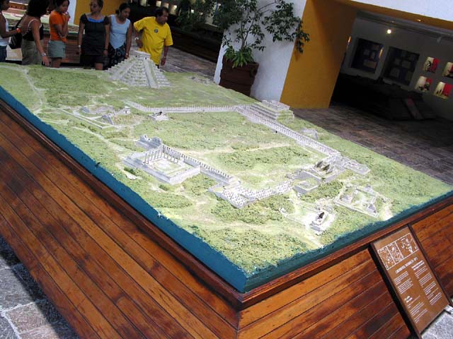 model-chichen-itza-0480